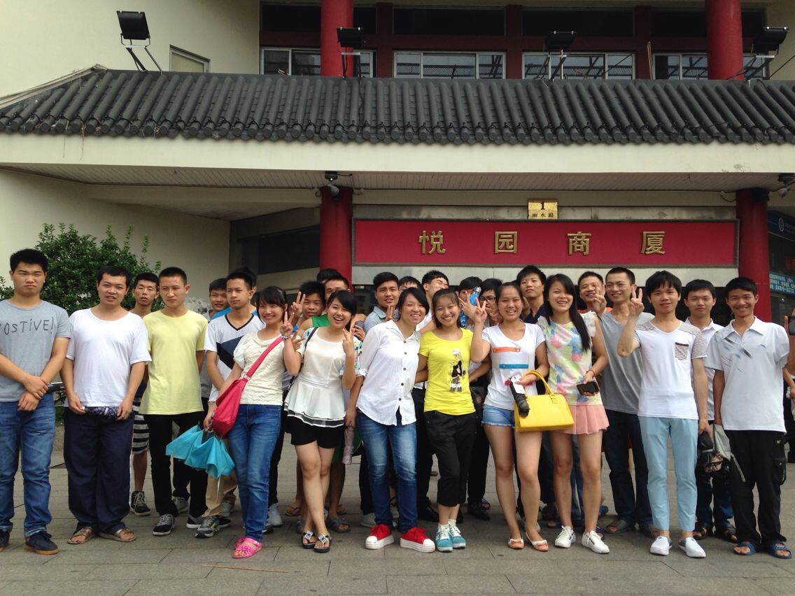 13屆學生上海合影2